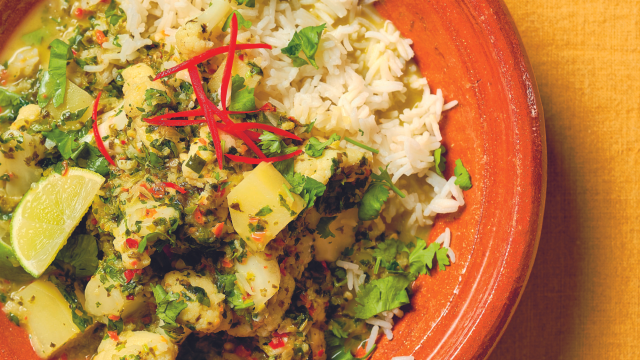 Recipe: cauliflower and potato coconut curry by Ryan Riley