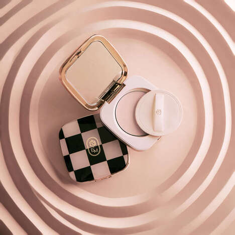 Elegant Pressed Finishing Powders - Michelle Phan & Em Cosmetics Debut Portrait Mode Setting Powder (TrendHunter.com)