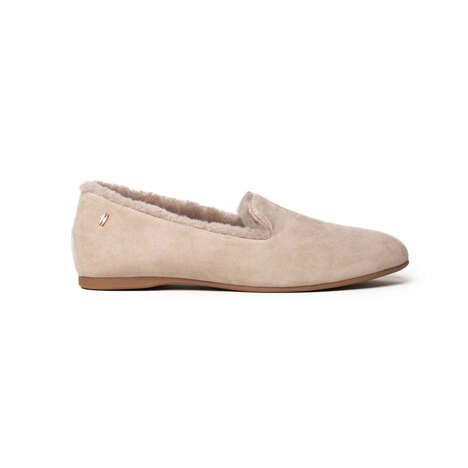 Premium Fashion-Forward Slippers - Mave & Chez Pioneering Luxurious Comfort Footwear for Women (TrendHunter.com)