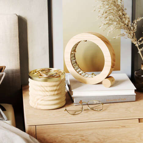 Ferris Wheel-Shaped Jewelry Organizress - The Umbra FERRIS Jewelry Organizer is Functional & Stylish (TrendHunter.com)