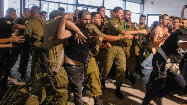 Right-wing mob breaches Israeli military base