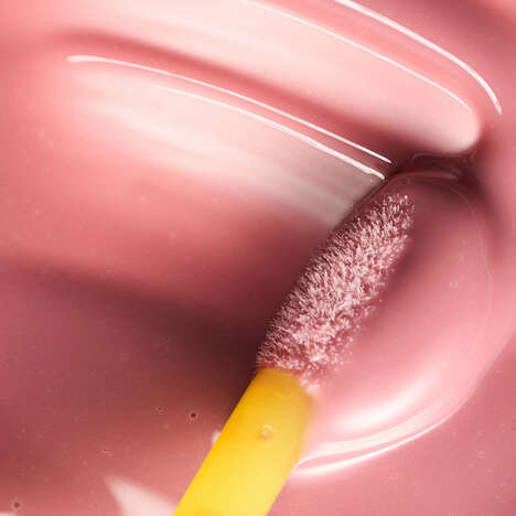 Goat Milk Lip Oils - Beekman 1802's Oh! Mega Milk Lip Oil is Rich in Nutrients to Repair Lips (TrendHunter.com)