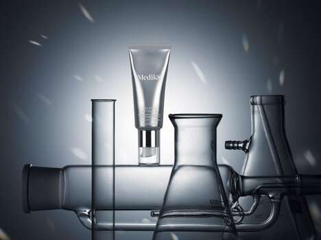 Intensive Retinal Serums - Medik8 Debuts its Crystal Retinal 24 (TrendHunter.com)
