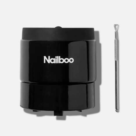 Gentle Manicure Removal Systems - The Nailboo Magic Soak Manicure Remover Minimizes Nail Damage (TrendHunter.com)