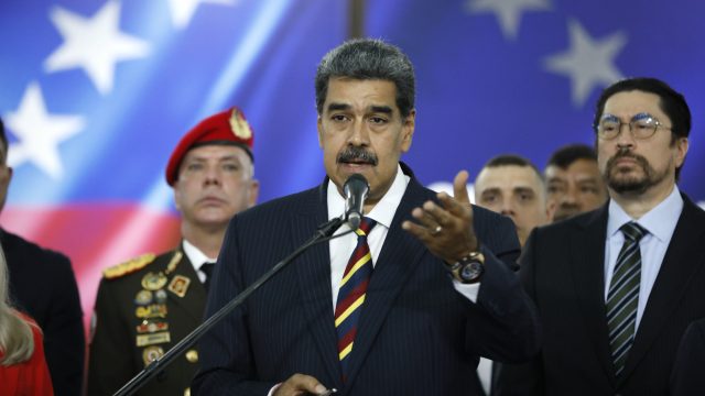 US, Venezuelan opposition press Maduro to concede