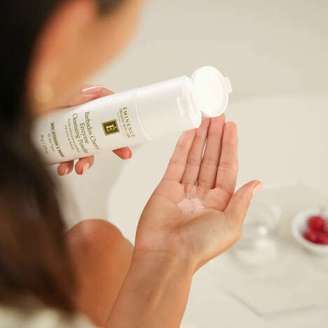 Powder-to-Foam Cleansers - Barbados Cherry Enzyme Cleansing Powder is Rich in Vitamins from Fruit (TrendHunter.com)