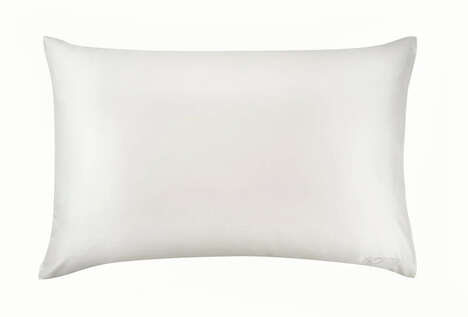 Skincare-Infused Pillowcases - Sova's Hyaluronic Acid-Infused Pillowcases Benefit Skin Overnight (TrendHunter.com)