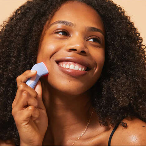 Rapid Acne Treatment Devices - Solawave Bye Acne Spot-Treats in Three Minutes with Light Therapy (TrendHunter.com)