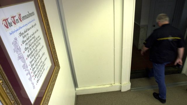 Judge blocks Louisiana 10 Commandments law