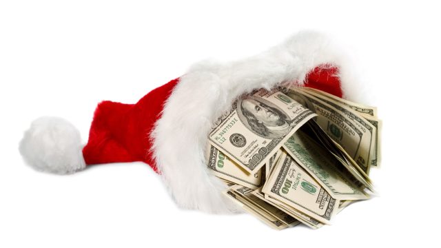 Looking to earn extra money around the holidays? 6 ideas for seasonal side hustles.
