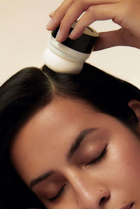 Non-Aerosol Dry Shampoos - Ceremonia's New Dry Shampoo con Arrowroot is talc and alcohol-free (TrendHunter.com)
