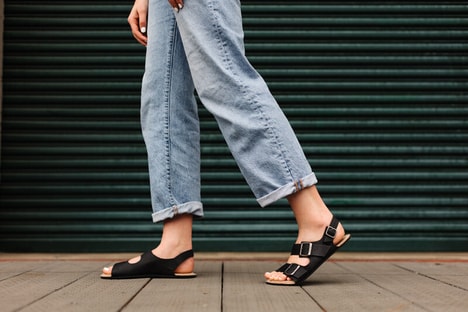 Minimalist Leather Sandals - The Softstar Camino Lite Sandals Mimic Barefoot Walking (TrendHunter.com)