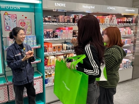 Multilingual Personal Shoppers - The Olive Young Personal Shopper Service is Geared Toward Tourists (TrendHunter.com)