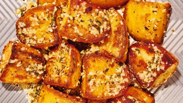 Wine & shallot roast potatoes recipe