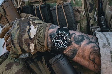 Stealth Militant Timepieces - The Luminox Navy SEAL 4230 Series Has a All-Black Profile (TrendHunter.com)