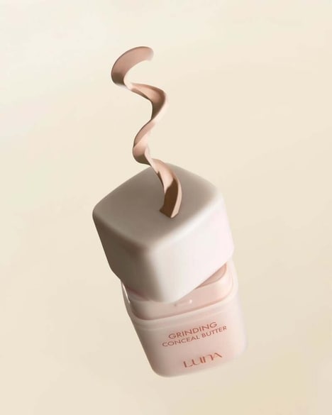 Smooth Twist-Up Concealers - LUNA's Grinding Conceal Butter Has a Cap That Doubles as a Palette (TrendHunter.com)