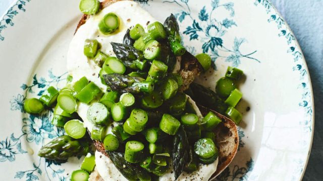 Whipped ricotta and asparagus bruschetta recipe