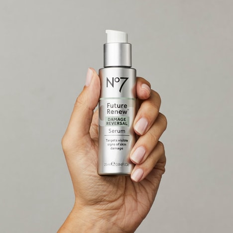 Overnight Super-Peptide Serums - No7's Future Renew Uses World-First Tech to Reverse Damage (TrendHunter.com)