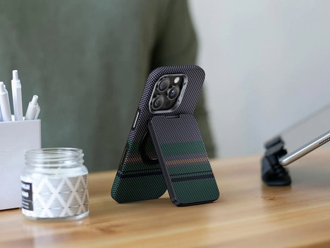 Magnetic Kevlar Smartphone Wallets - The BENKS ArmorGo Wallet Stand (TrendHunter.com)