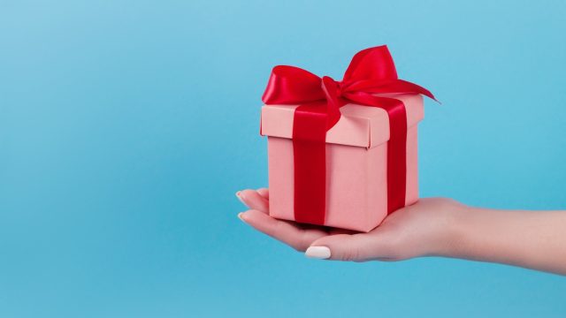 8 gifts for the host that does the most
