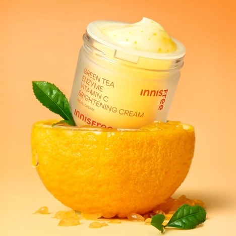 Brightening Vitamin-C Creams - The Green Tea Enzyme Vitamin C Brightening Gel Cream has Capsules (TrendHunter.com)