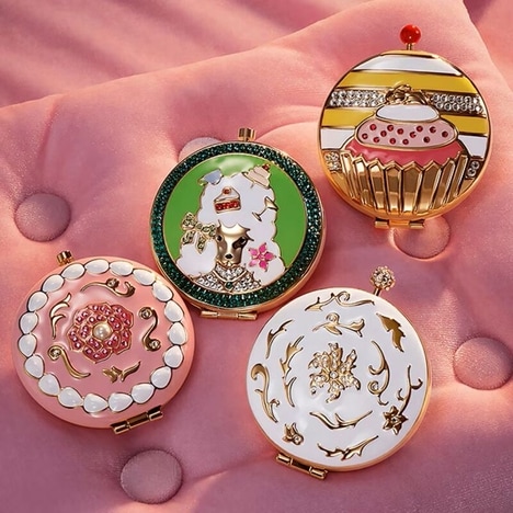 Intricately Designed Compact Powders - Estée Lauder Launched the 'Pink Gateau Powder Compact' (TrendHunter.com)