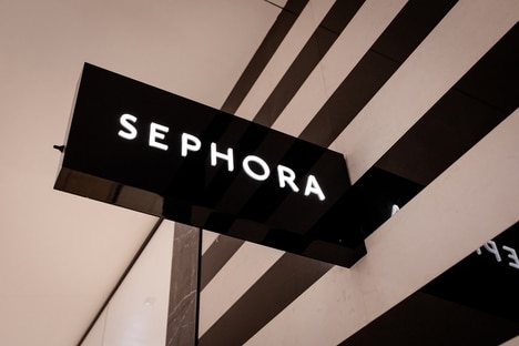 AI Beauty Assistants - Sephora Launched Advanced Chatbot Features for Virtual Try-Ons and Bookings (TrendHunter.com)