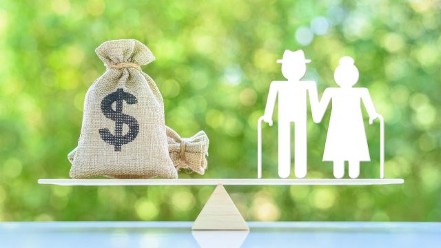 How can you get the maximum Social Security retirement benefit?