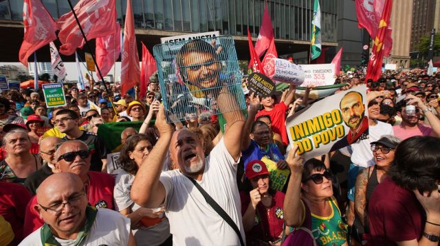 Brazilian ‘bandit bill’ prompts mass protests over potential Bolsonaro pardon