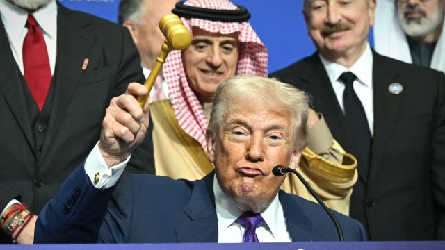 Trump touts pledges at 1st Board of Peace meeting