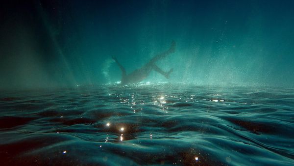 Exhibition: “otras montañas, las que andan sueltas bajo el agua” (N. Huggins and T. Mars)