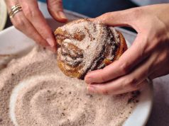 Amlou cinnamon knots recipe
