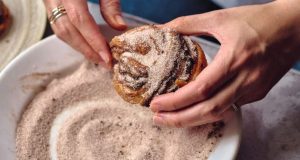 Amlou cinnamon knots recipe