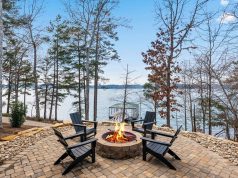6 sun-filled homes by lakes
