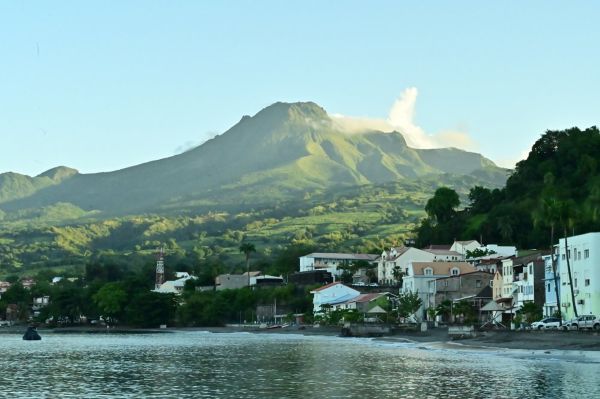 115 earthquakes recorded under Mont Pelée
