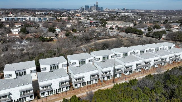 Housing: Even realtors are fleeing the frozen market