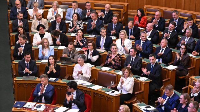 Hungary moves to block Orbán return to power