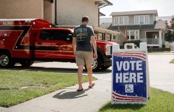 Trump ousts last members of election assistance panel