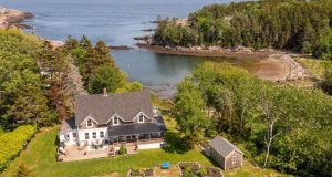 6 classic homes on the New England coast
