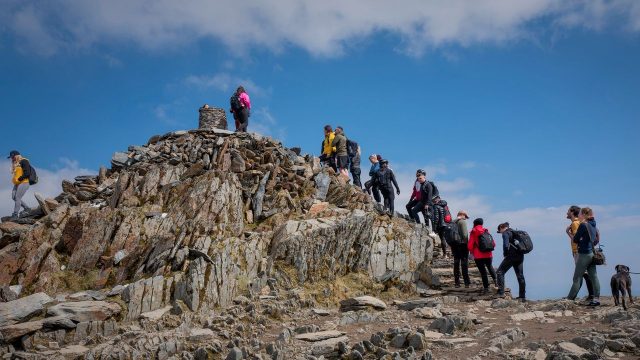 Queuing on Snowdon: making a mountain out of a molehill?