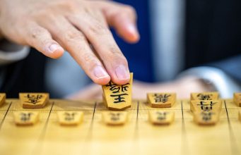 ‘Japanese chess’ elite accepts first female player